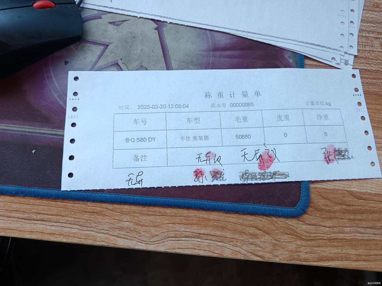 汽修店老板道路救援支千斤顶<strong></p>
<p>天干</strong>，大货车箱体侧翻致其身亡；五莲县警方：不属车祸建议自诉