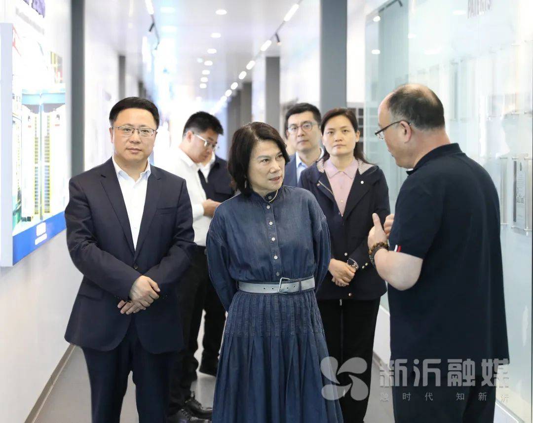 格力电器董事长董明珠来<strong></p>
<p>得物</strong>我市调研考察