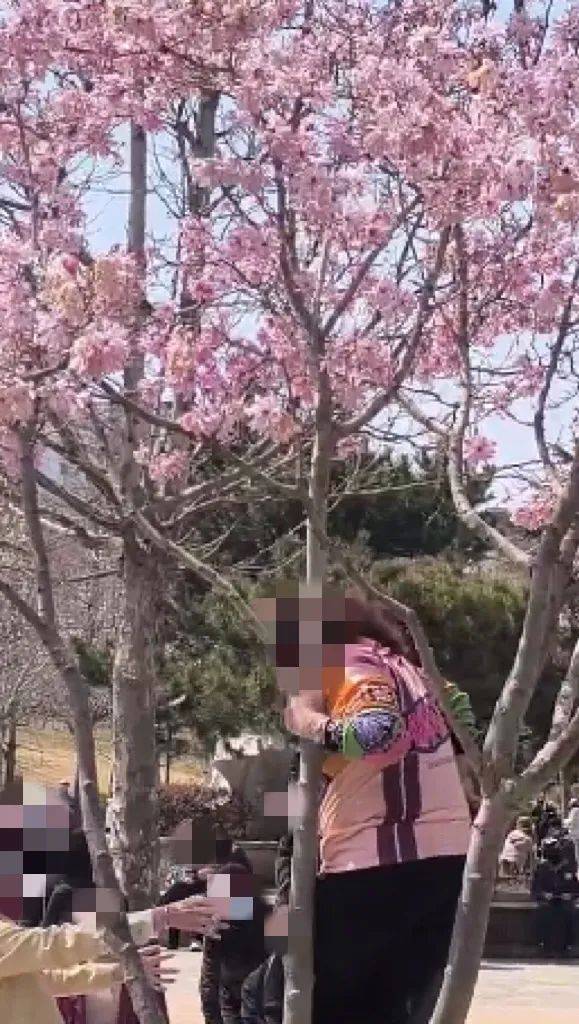 事发劳动公园！这4名女子<strong></p>
<p>得物</strong>，你们这么做不脸红吗？