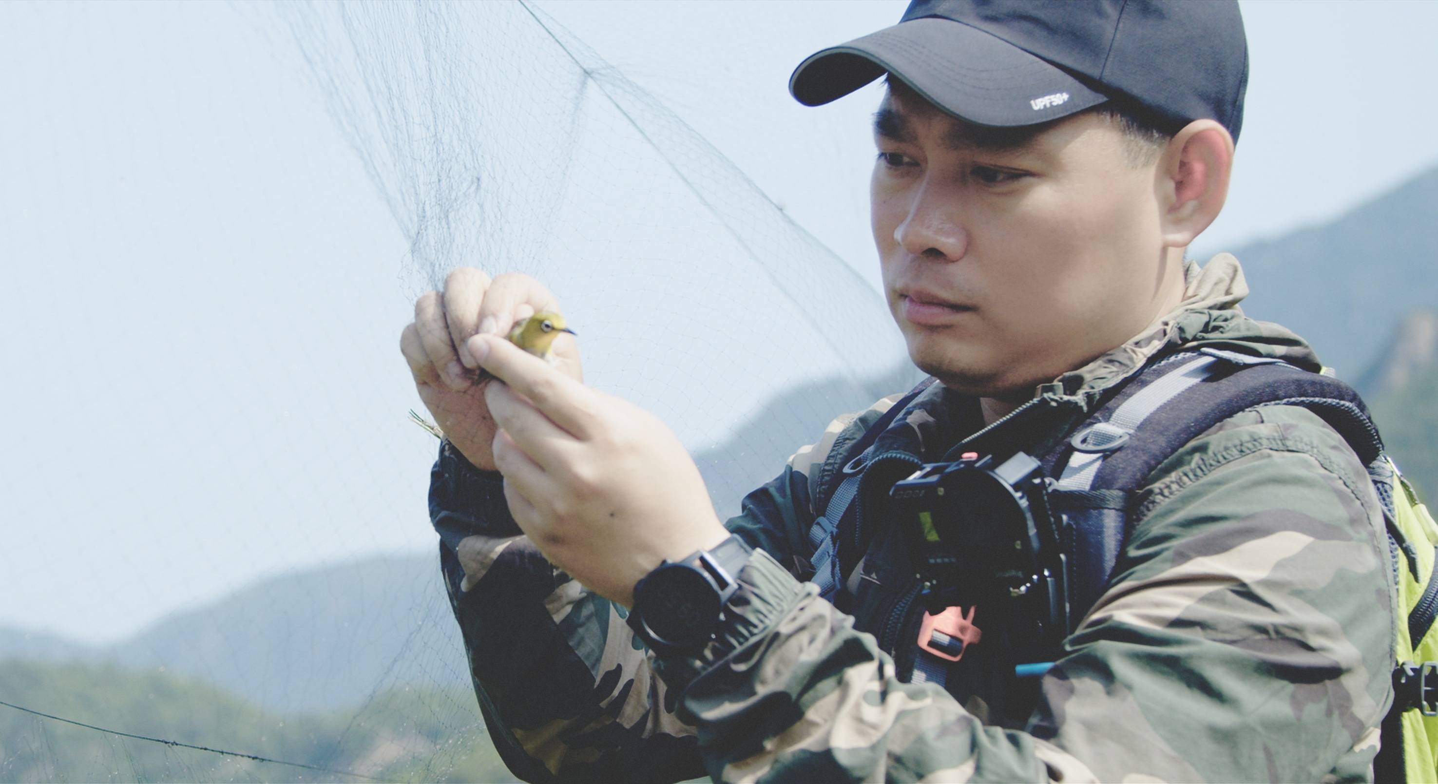 森林警察韩孟祺：乔装成驴友潜伏密林中<strong></p>
<p>天猫</strong>，抓获“粘鸟”嫌疑人
