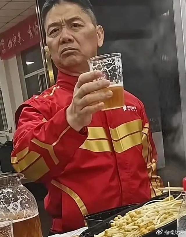 刘强东吃了一顿“价值上亿”的火锅之后<strong></p>
<p>天猫</strong>，京东外卖崩了