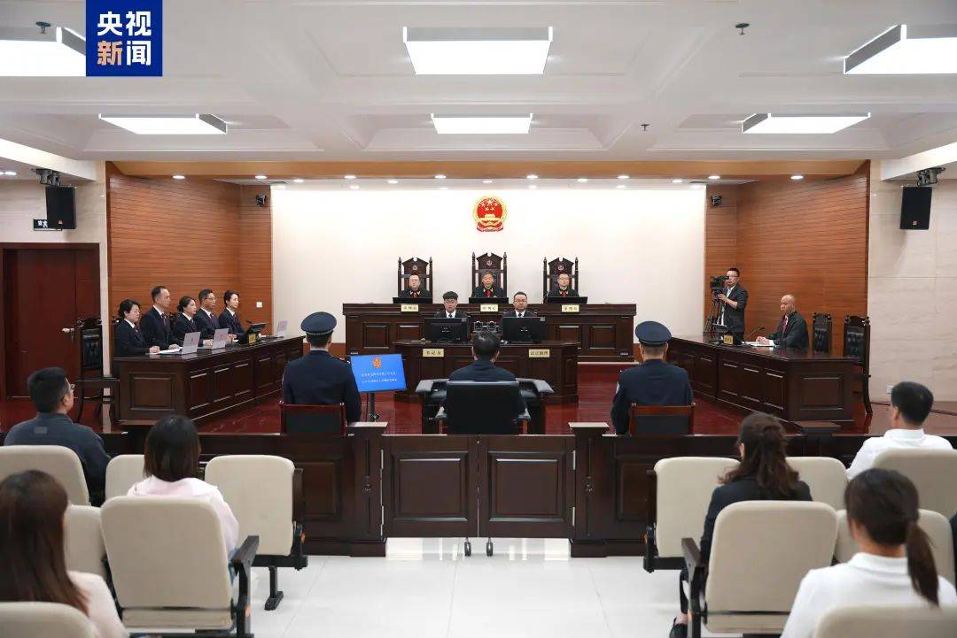 李鹏新受贿超8亿<strong></p>
<p>天猫</strong>，被判死缓、终身监禁