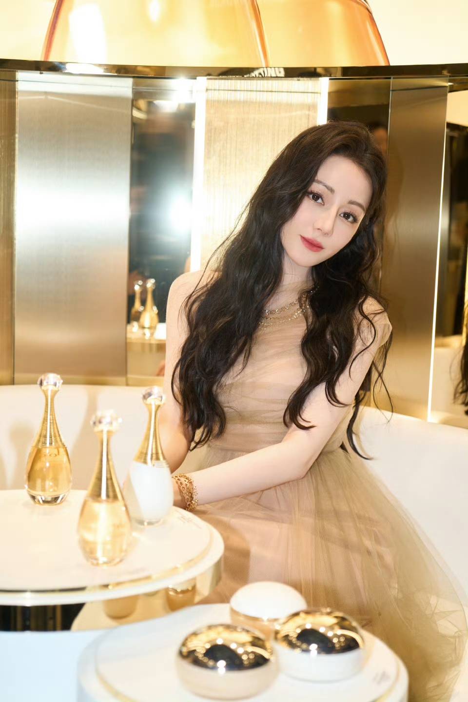 粉色娇嫩<strong></p>
<p>淘宝</strong>，50岁的林志玲穿成这样还OK吗？