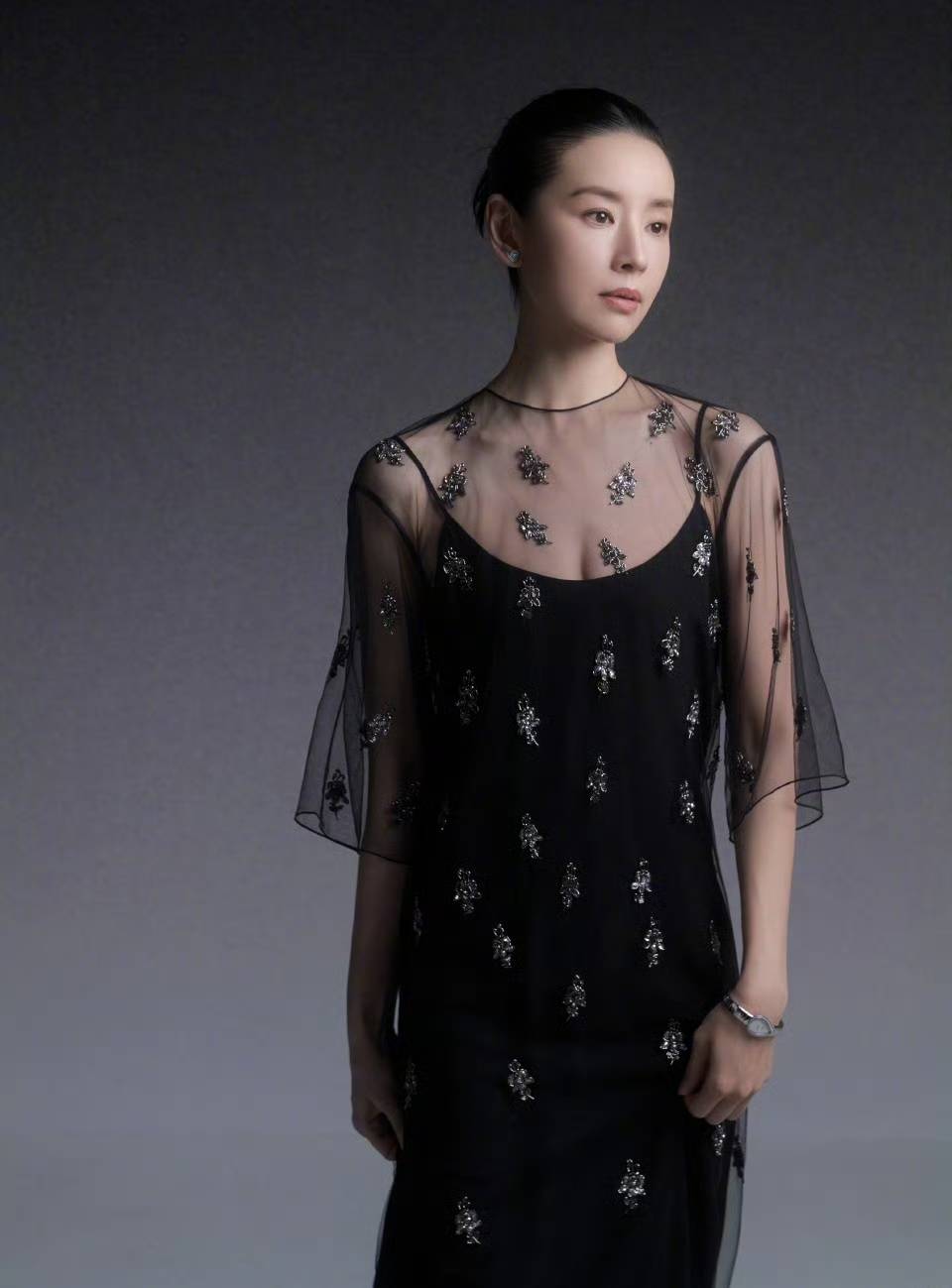 粉色娇嫩<strong></p>
<p>淘宝</strong>，50岁的林志玲穿成这样还OK吗？