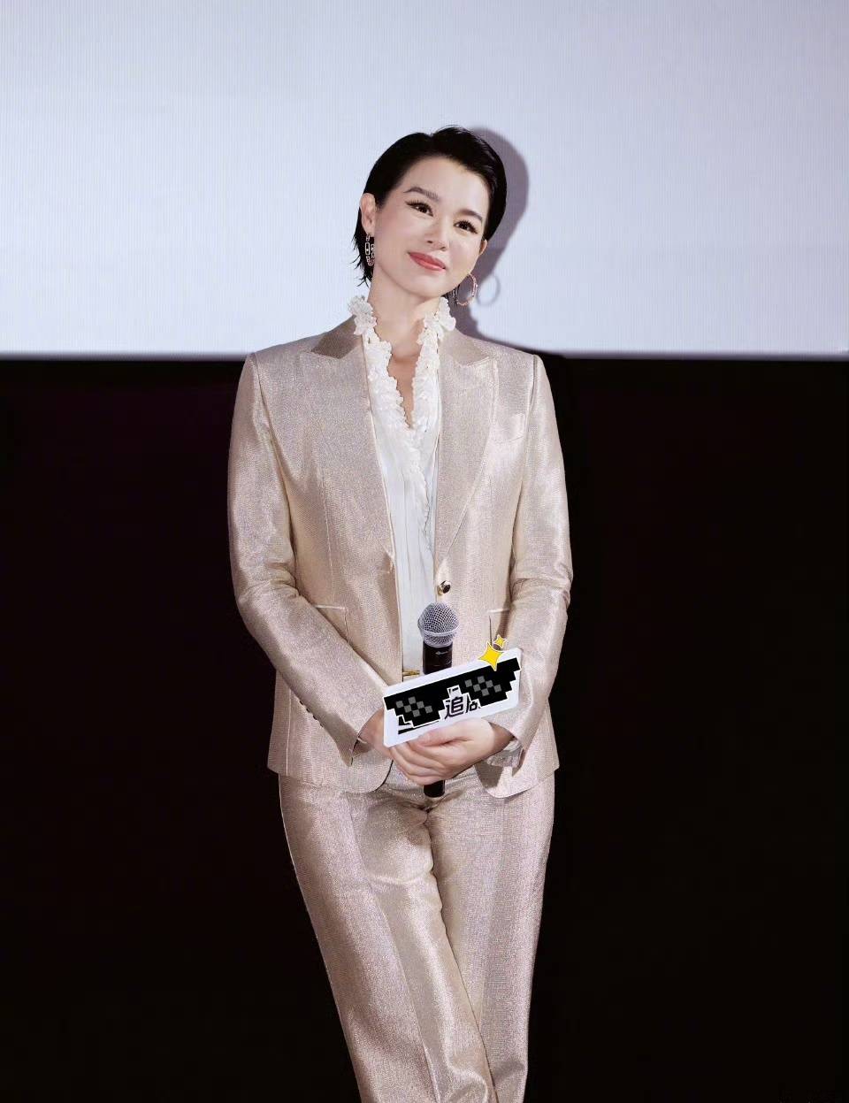 粉色娇嫩<strong></p>
<p>淘宝</strong>，50岁的林志玲穿成这样还OK吗？