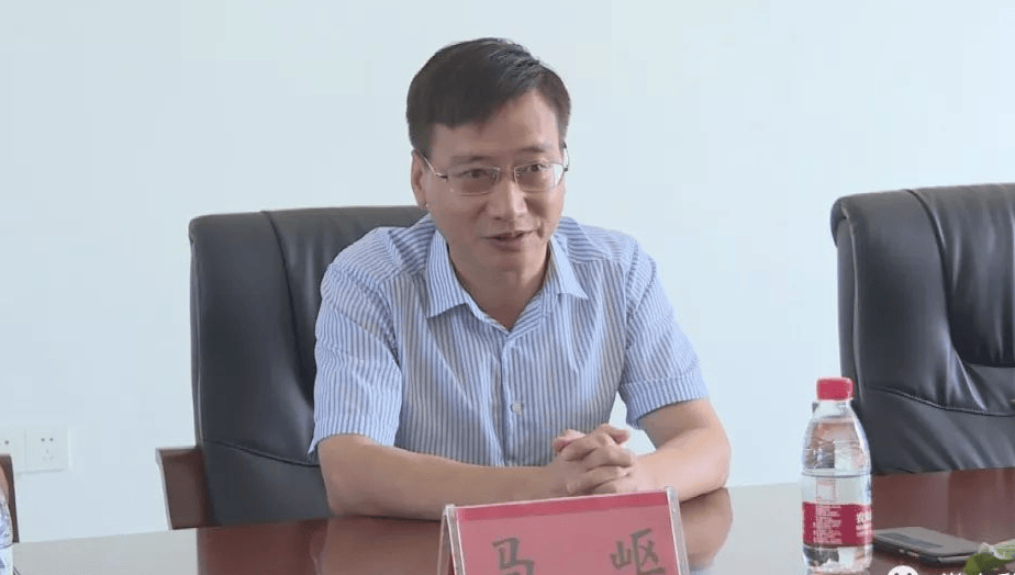 副县长拉拢6名公职人员<strong></p>
<p>京东</strong>，组建“七兄弟吃喝圈”，长期接受打牌掼蛋等“保姆式”服务