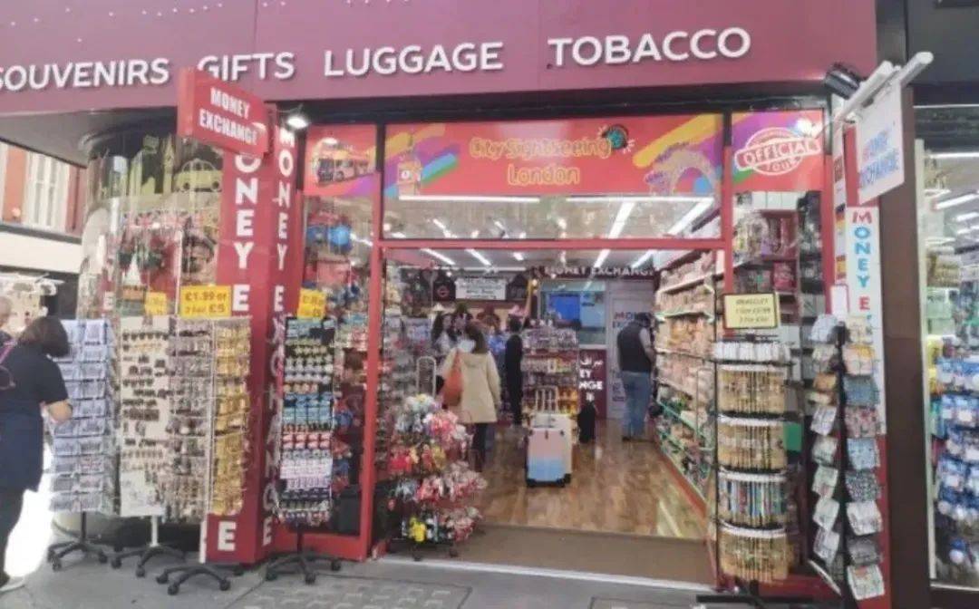 英国一糖果店有隐藏通道<strong></p>
<p>京东</strong>，游客给近9000元才能进去，里面都是假货