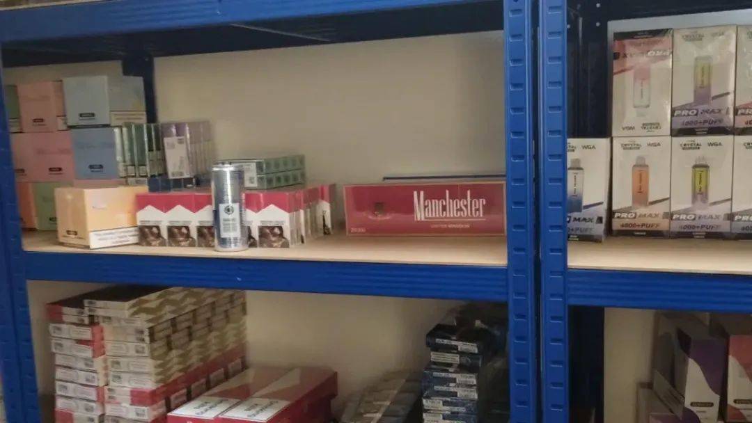 英国一糖果店有隐藏通道<strong></p>
<p>京东</strong>，游客给近9000元才能进去，里面都是假货