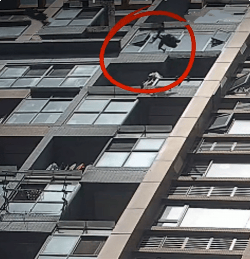 四川男子与女友吵架<strong></p>
<p>京东</strong>，为泄愤从16楼扔下电竞椅！警方：刑拘