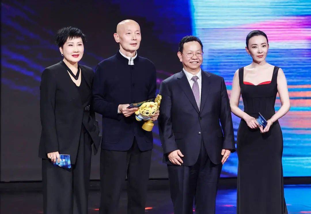 官方正式公布<strong></p>
<p>北京</strong>！确认是葛优