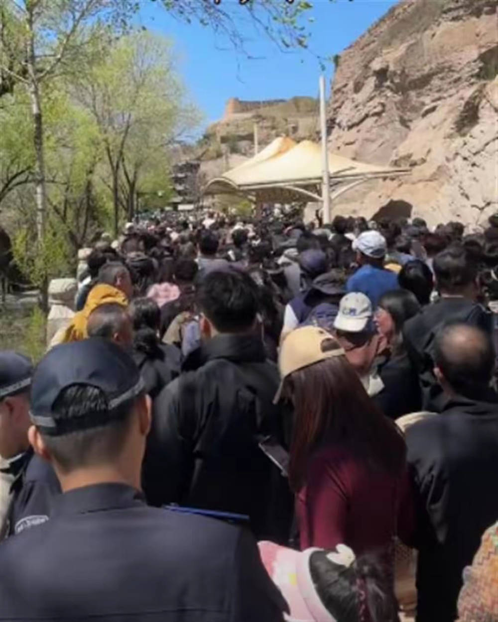 张信哲在山西大同演唱会上称约不到景区门票<strong></p>
<p>北京</strong>，当地文旅回应