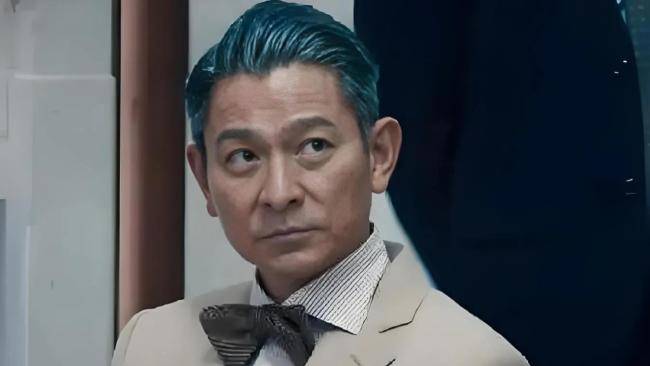 71岁成龙头发花白<strong></p>
<p>山寨币</strong>！谢贤交代后事张纪中出了车祸还得养家…慢慢老去的他们让人泪目