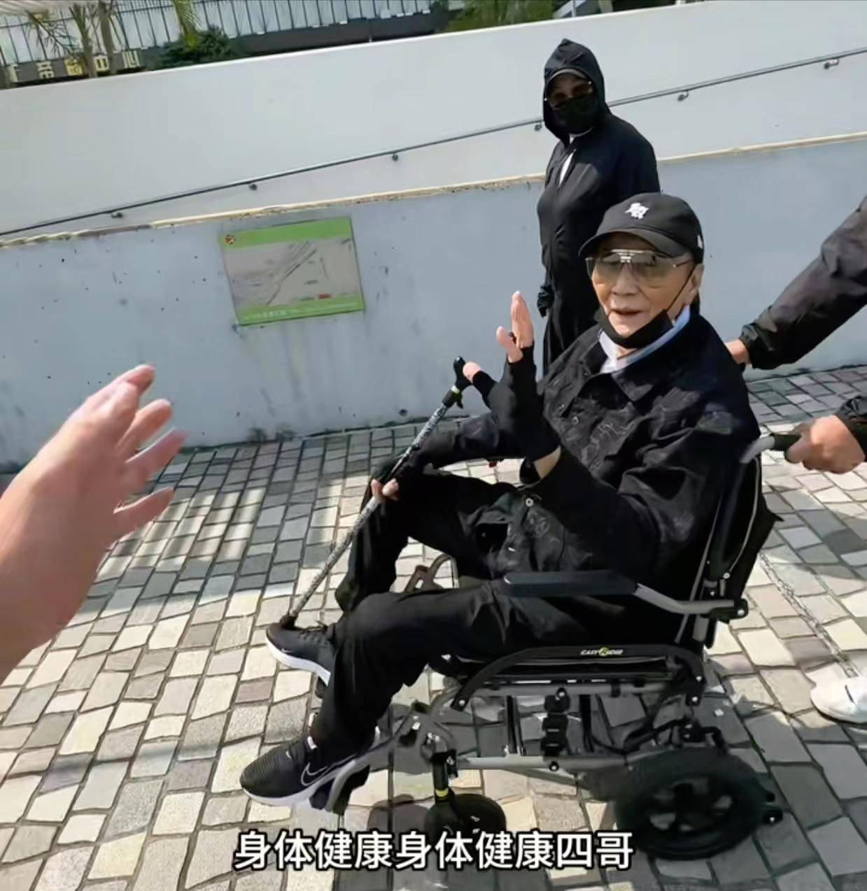 71岁成龙头发花白<strong></p>
<p>山寨币</strong>！谢贤交代后事张纪中出了车祸还得养家…慢慢老去的他们让人泪目
