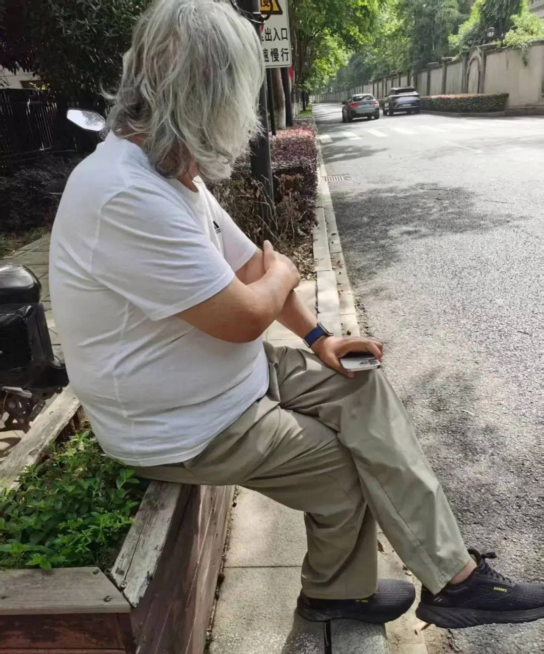 71岁成龙头发花白<strong></p>
<p>山寨币</strong>！谢贤交代后事张纪中出了车祸还得养家…慢慢老去的他们让人泪目