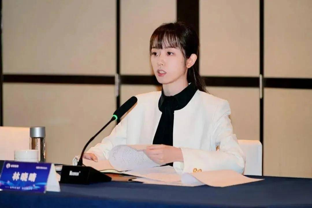 28岁美女当上路桥公司董事长<strong></p>
<p>usd</strong>，年薪92.57万元，这是何方神圣？