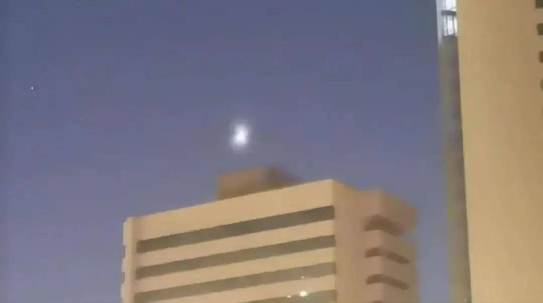 新疆夜空不明飞行物是什么<strong></p>
<p>icu</strong>？揭秘来了