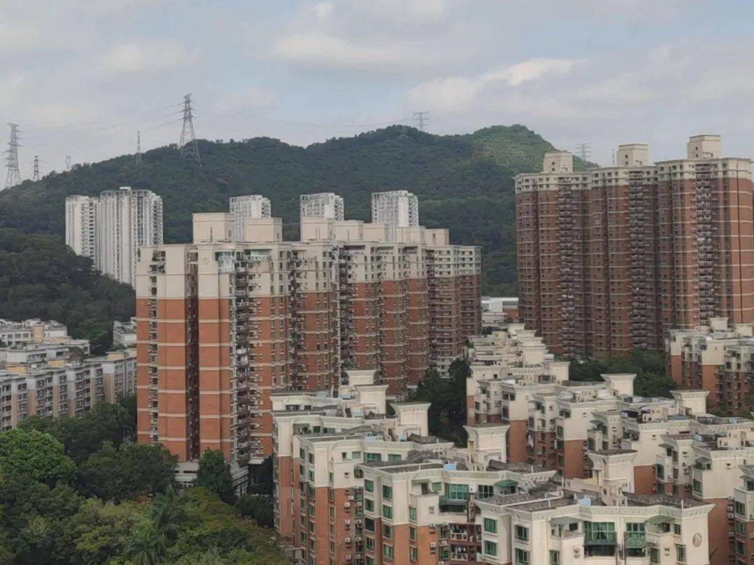 “一小时飞过8架”“感觉屋在抖”！深圳有小区遭遇<strong></p>
<p>ui</strong>，市民：睡不着
