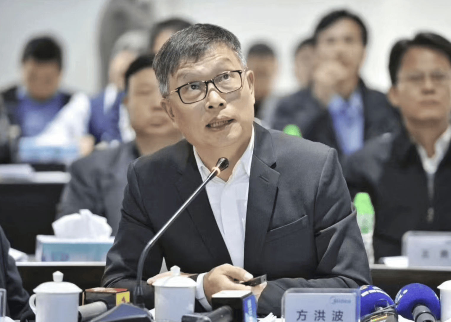 美的方洪波：我从来不加班<strong></p>
<p>ui</strong>， 95%以上的加班都是形式主义