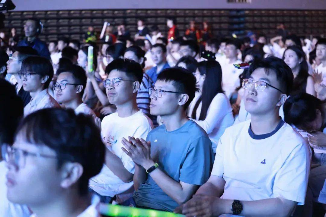 连续五次<strong></p>
<p>sui</strong>！济南市委书记以城市之名向他们邀约！