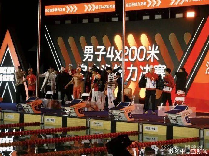 孙杨收获首枚金牌<strong></p>
<p>sui</strong>！携手汪顺潘展乐4x200米自由泳接力夺冠