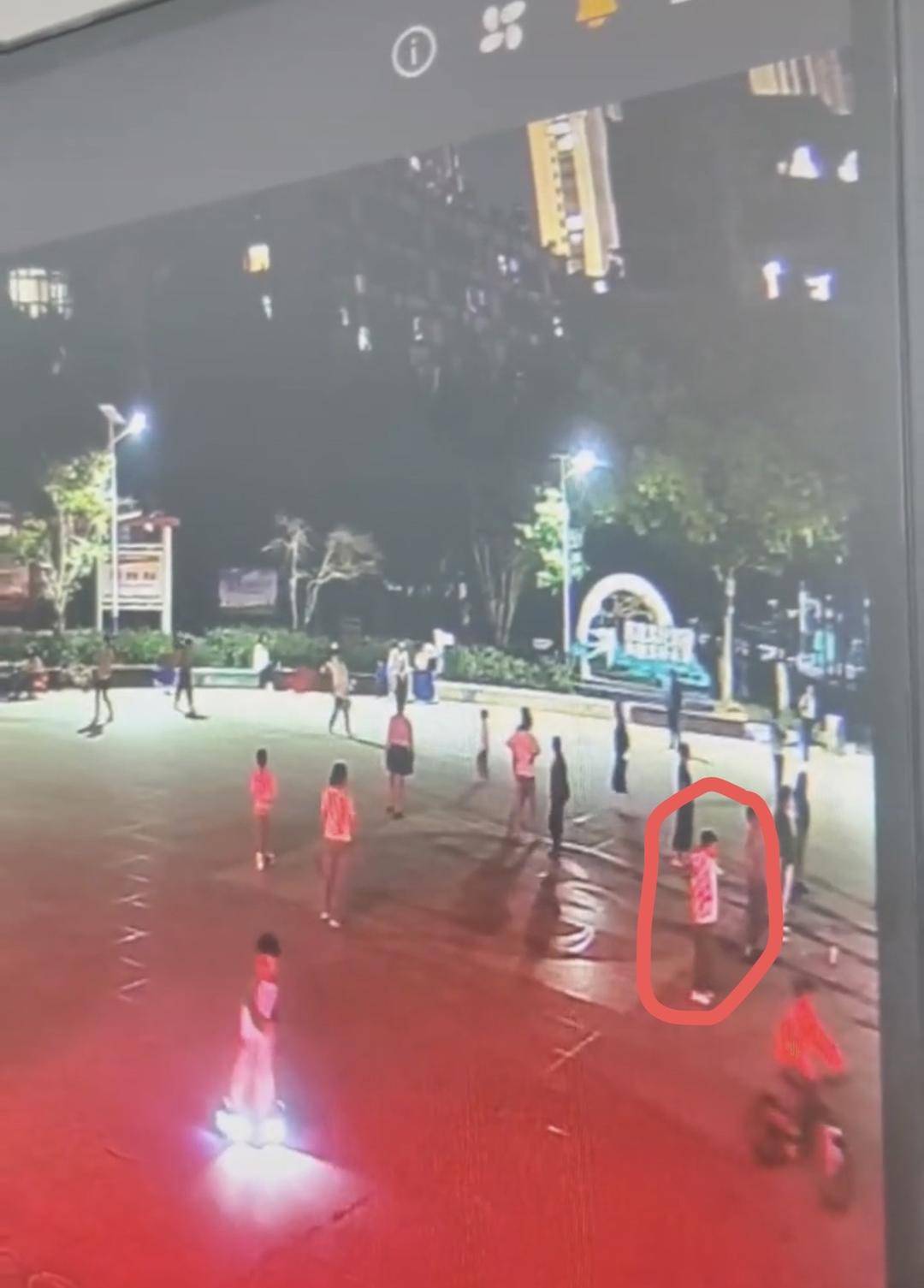 17岁女孩在广场跳操时失踪已月余 家属不认同“跳江自杀”<strong></p>
<p>bnb</strong>，警方已立案侦查