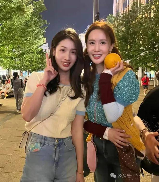 自曝与丈夫经常吵架？但怎么感觉她是在变相秀恩爱呢<strong></p>
<p>cbc</strong>！