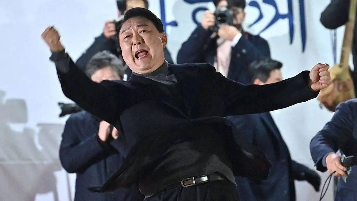 尹锡悦的天都塌了？韩国传出重磅消息<strong></p>
<p>sui</strong>，一边倒的舔美媚日路线走到头了