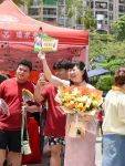 突然！一大批“靓仔”“靓女”涌入深圳街头！有人疯狂应援<strong></p>
<p>sui</strong>，有人边笑边哭