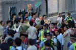 突然！一大批“靓仔”“靓女”涌入深圳街头！有人疯狂应援<strong></p>
<p>sui</strong>，有人边笑边哭