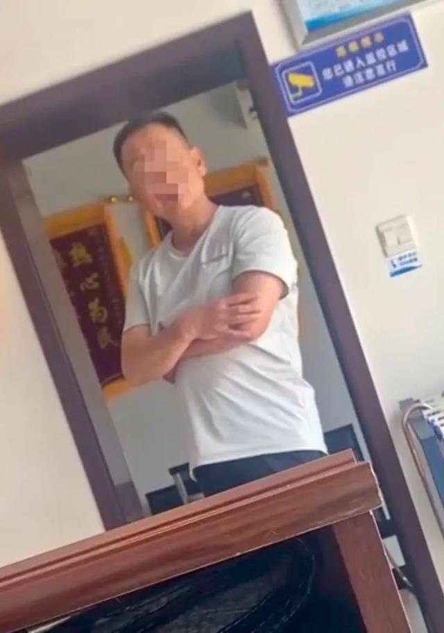 河南一家长称去教育局反映情况被怼<strong></p>
<p>耐克</strong>，该局回应：态度存在问题，纪检部门已介入