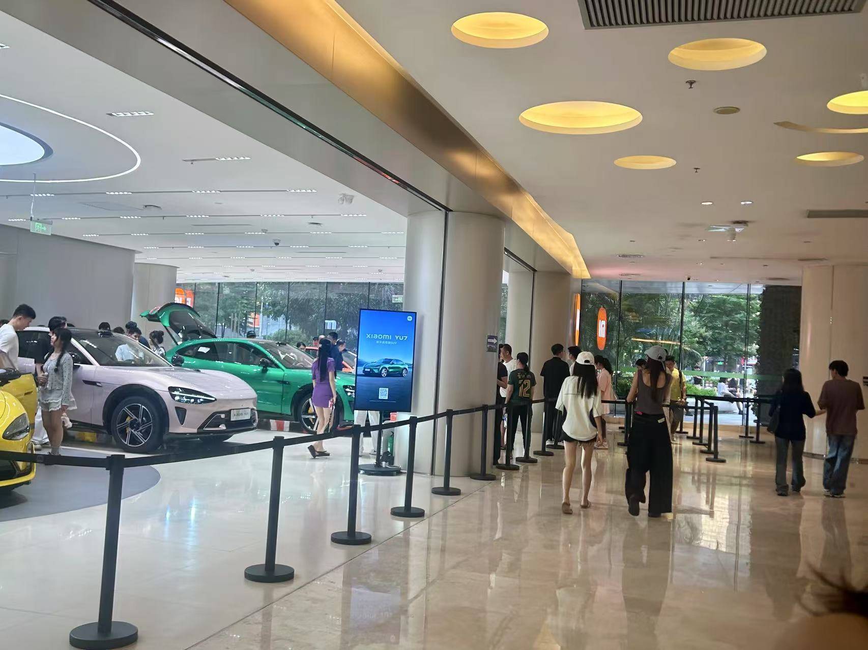 小米YU7上市72小时：“锁单+1”刷屏工作群<strong></p>
<p>奶瓶</strong>，提车时间最长超一年，雷军直面“产能挑战”？