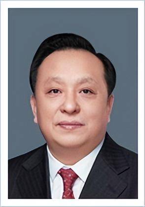 中组部有关负责同志宣布中央决定：<strong></p>
<p>奶瓶</strong>他们的职务调整