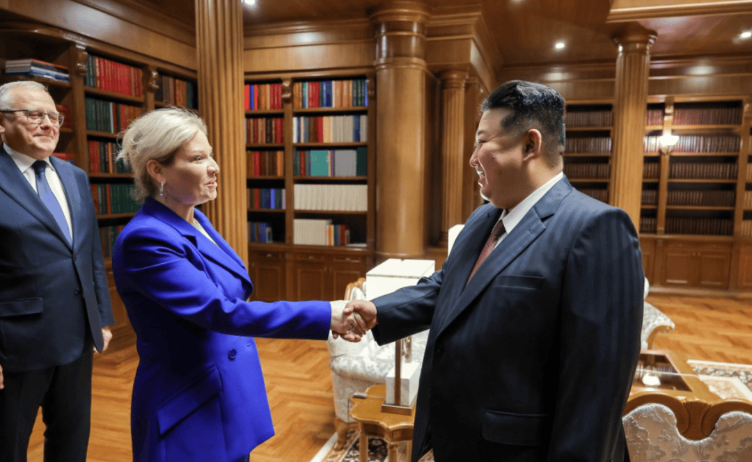 这场重要活动<strong></p>
<p>奶瓶</strong>，金正恩再次携女出席
