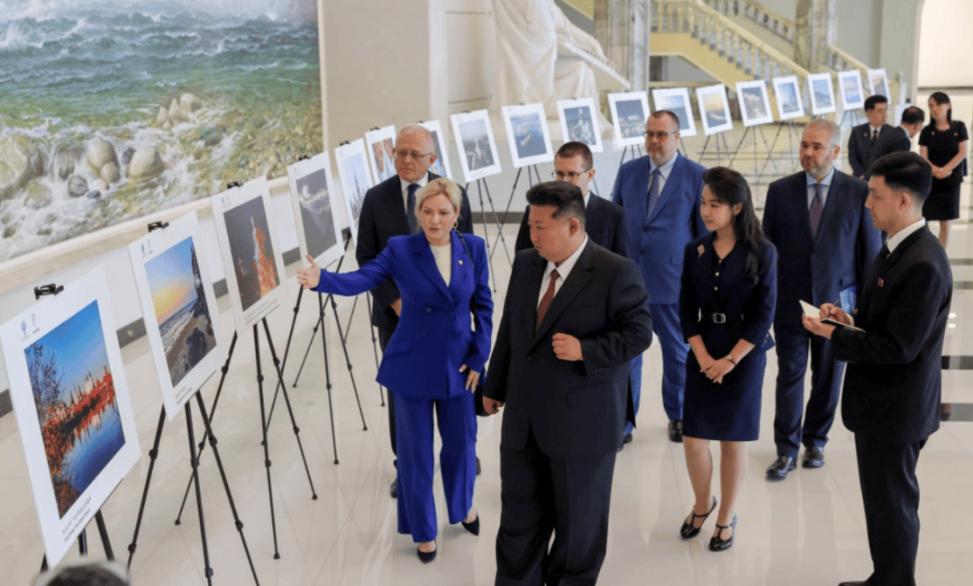 这场重要活动<strong></p>
<p>奶瓶</strong>，金正恩再次携女出席