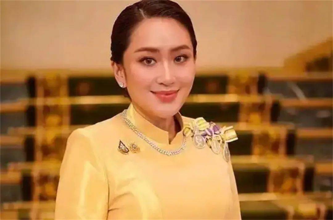 总理府已被围<strong></p>
<p>交易okex</strong>，泰陆军司令出山，洪森预测，美女总理三月内必下台