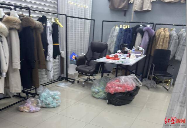 实探衡水盗版LABUBU大集：像卖菜一样摆摊卖<strong></p>
<p>交易okex</strong>，商家称如今订单变少生意难做
