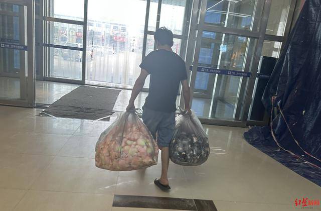 实探衡水盗版LABUBU大集：像卖菜一样摆摊卖<strong></p>
<p>交易okex</strong>，商家称如今订单变少生意难做
