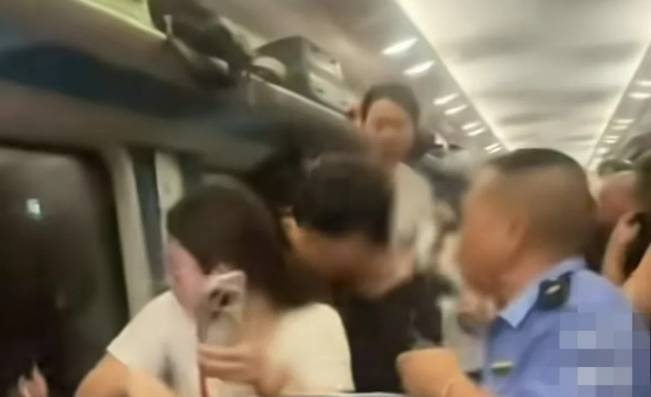 火车停运乘客砸窗<strong></p>
<p>okex创始</strong>，凸显应急能力不足 | 新京报社论