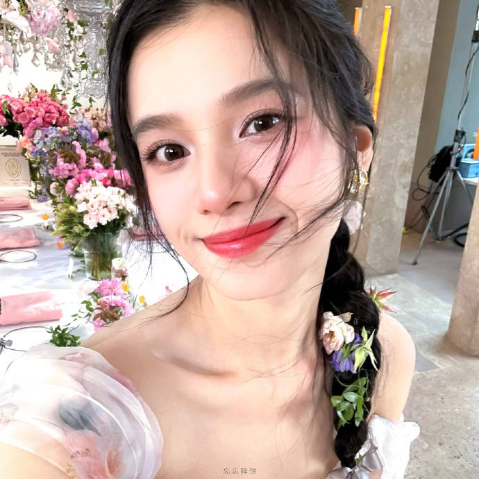 从“白幼瘦”到“气血感”<strong></p>
<p>欧易okex下载</strong>，审美标准终于“健康”了？