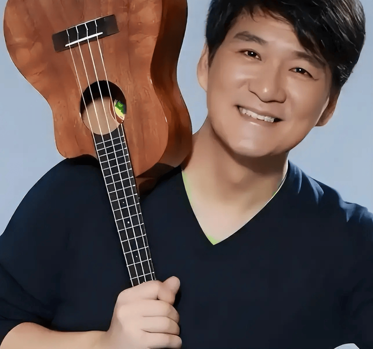 考古｜64岁周华健近照曝光！被嘲身材走样<strong></p>
<p>okex下载二维码</strong>，和妻子同框像两辈人