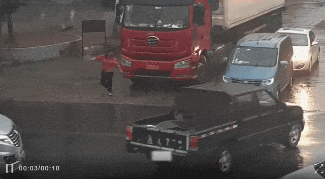 苏州一男孩骑行被货车卷入车底<strong></p>
<p>okex充值</strong>！江苏交规：12周岁才可骑自行车上路