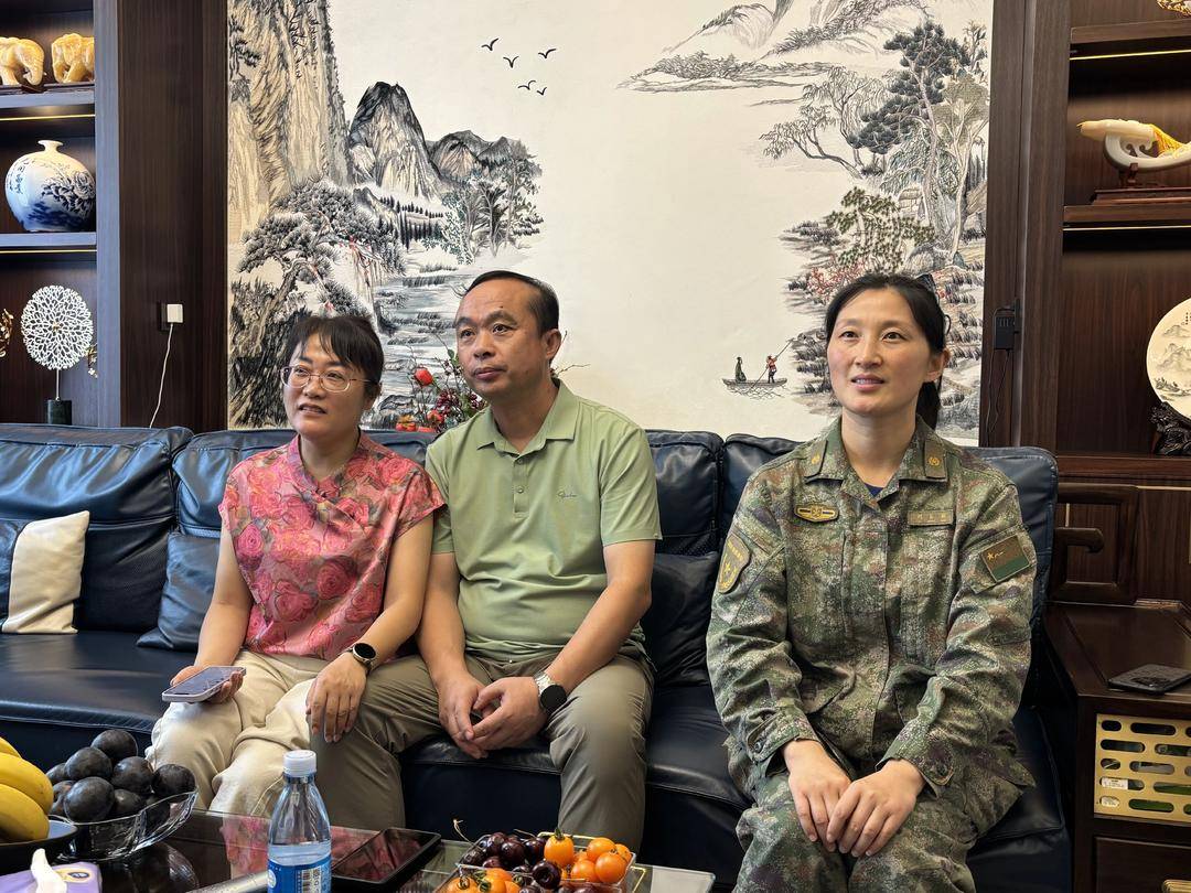 抗战胜利80周年大阅兵民兵方阵<strong></p>
<p>欧易okex交易费多少</strong>，有两名女生来自无锡地区