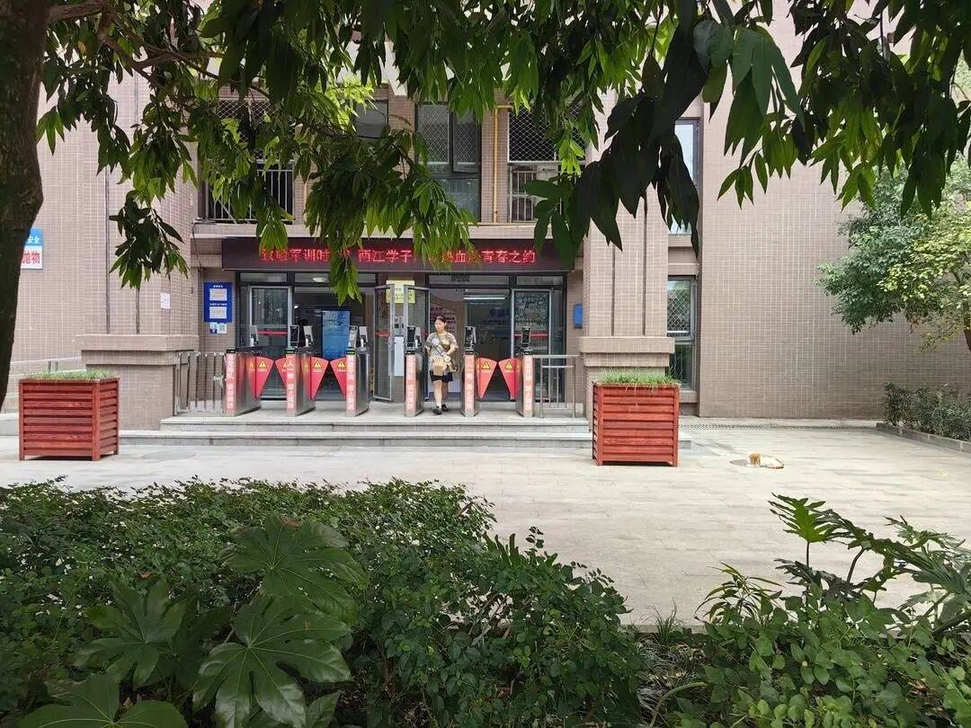 男留学生暂住女生公寓进展：多位女生证实男留学生已搬离<strong></p>
<p>币安</strong>，学校曾安排安保人员在宿舍