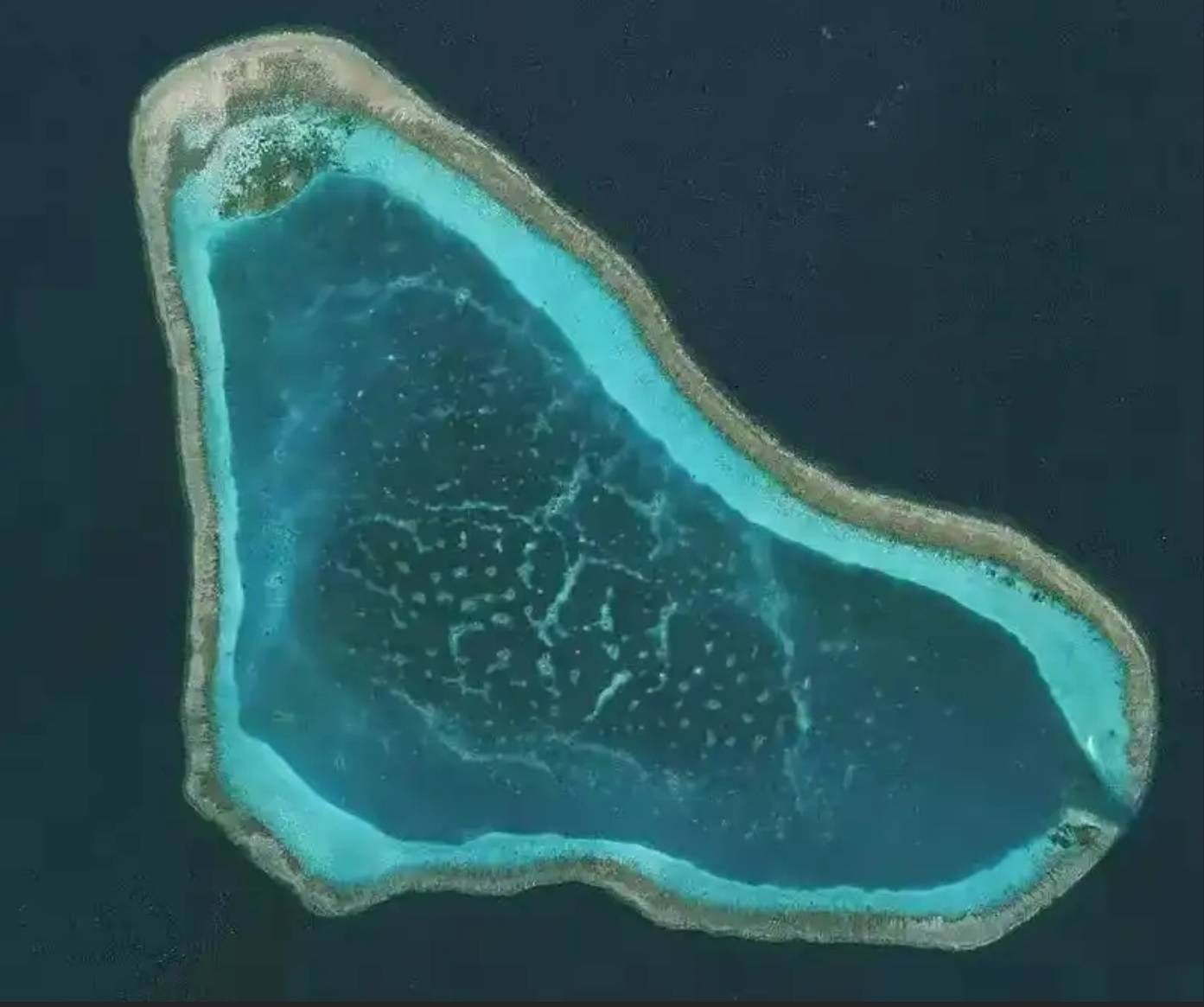 菲律宾行为极其恶劣<strong></p>
<p>币安</strong>，用“铁冲角”撞击我方海警船！我054舰立即划定实弹禁区