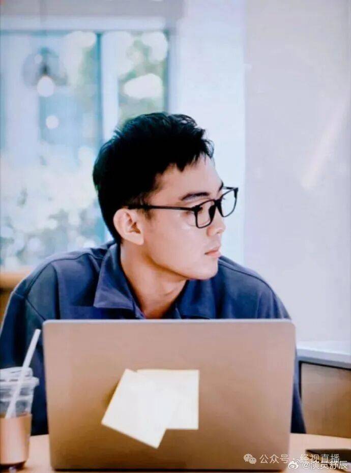 00后男演员在横店送外卖<strong></p>
<p>火币</strong>，每天跑4、5个小时！曾出演《小巷人家》