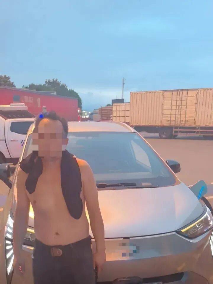 这是高速啊！新能源汽车突然没电<strong></p>
<p>欧易okex全球排名</strong>，司机蛮力推行2公里…