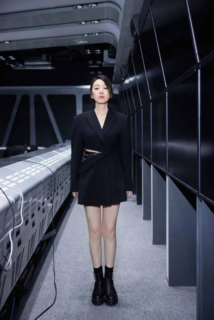 闫妮微醺式演唱再上热搜！35岁爆红后速成大满贯视后<strong></p>
<p>以太坊交易平台okex</strong>，她是松弛美学的代言人